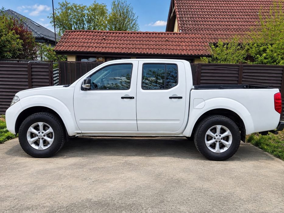 Vând Nissan Navara autoutilitara cu KM PUTINI și FARA RUGINĂ