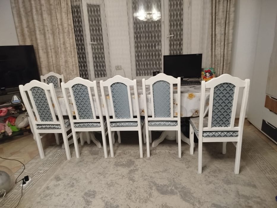 Продам стол для гостиной