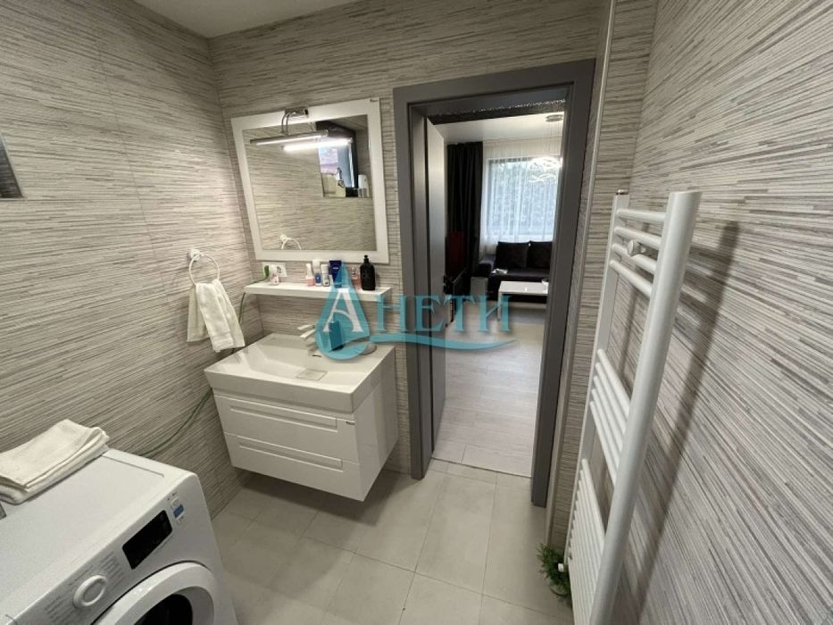 Стилно обзаведена къщи 200м2 с двор 521м2 в гр.Костинброд