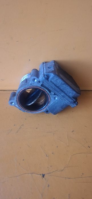 Дроселова клапа Audi A6 C6 A4 B7 B8 A5 8T Q7 4L 2.7 TDI 3.0 TDI Touareg 7L 7P 4E0145950J