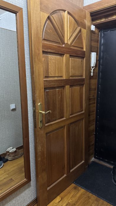 Деревянная дверь в хорошем состоянии