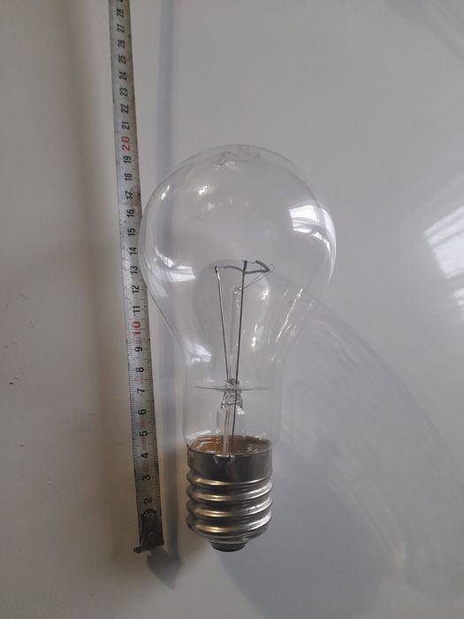 Удължител двужилен и голяма крушка 300 вата