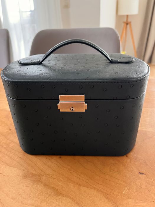 Кожена кутия за бижута