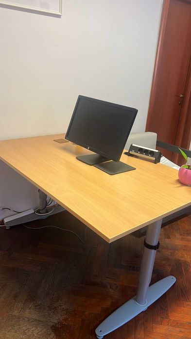 Birou office individual – picioare metalice reglabile: stare excelenta, stabil si solid