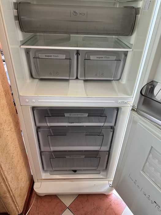 Холодильник б/у Ariston