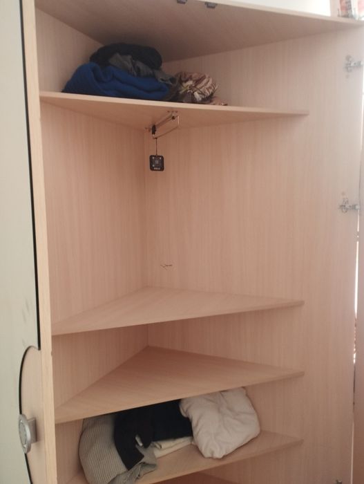 Продам угловой шкаф 20000 тыс торг