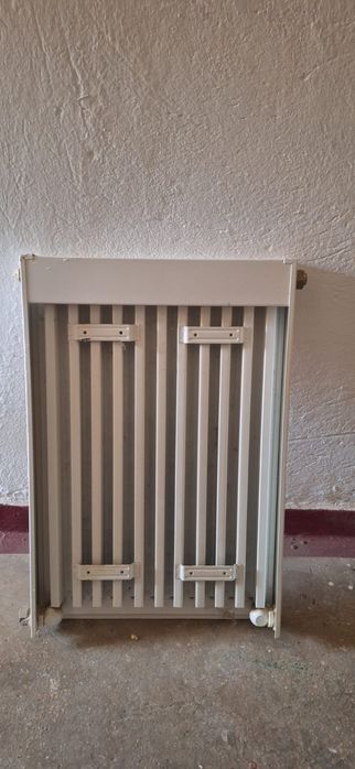 Vând calorifere otel