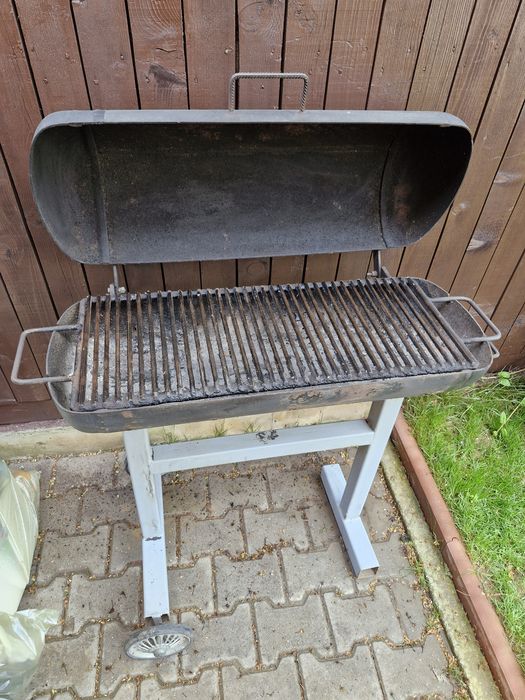 Gratar cu capac facut pe comanda