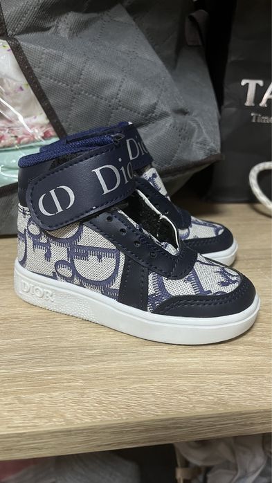 Продается детская обувь