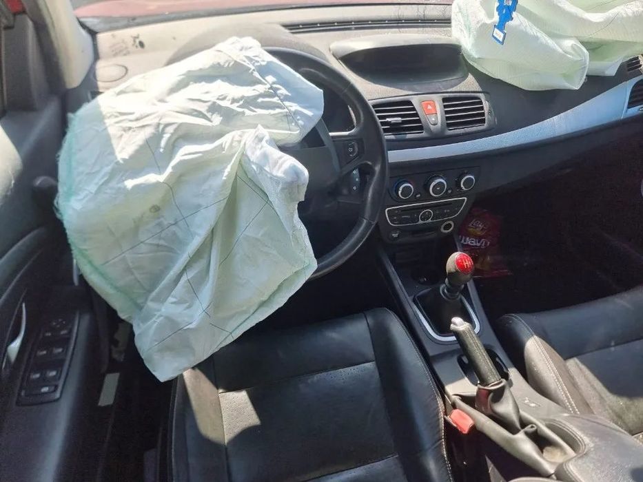 Dezmembrez Renault Megane 3, an 2010, motor 1.9 dci cutie de viteze manuala 6+1 trepte