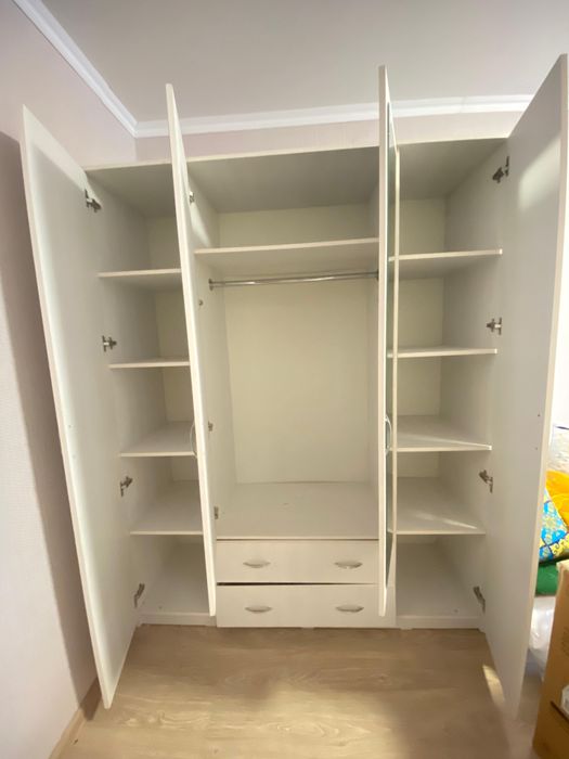 Продам шкаф белый