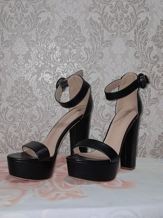 Туфли на каблуках