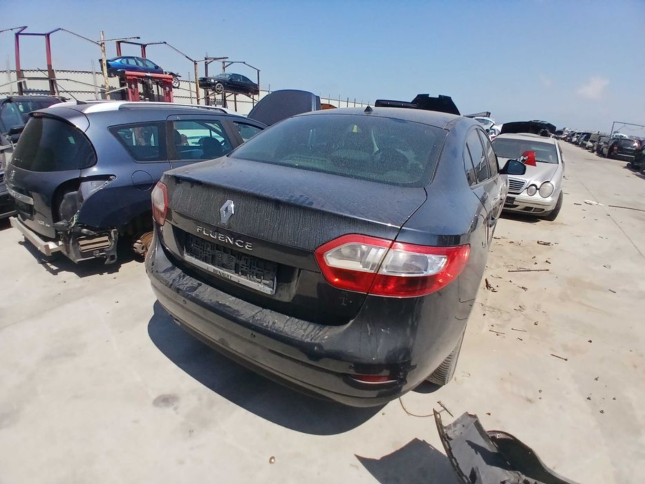 dezmembrez renault fluence