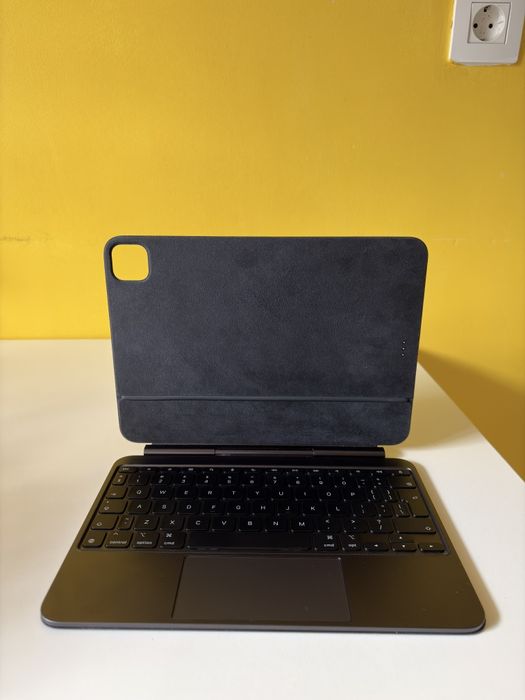 Magic Keyboard iPad Pro 11” M4/M5 – stare excelentă
