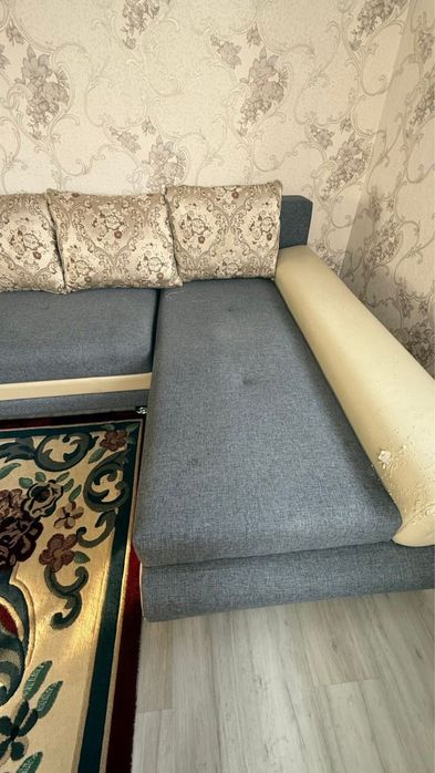 Угловой диван, в среднем состояний