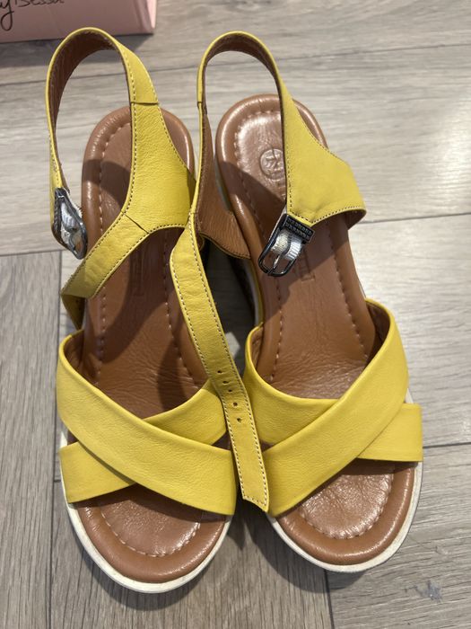 Босоножки женские