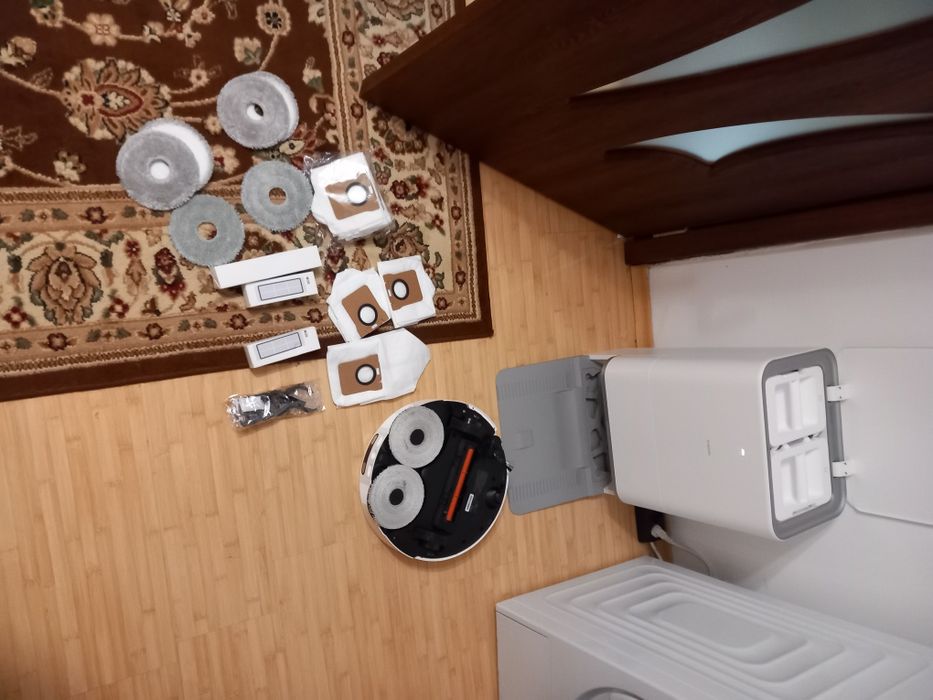 Продавам прахосмукачка робот Xiaomi Robot Vacuum 5 с 21 месеца гаранция