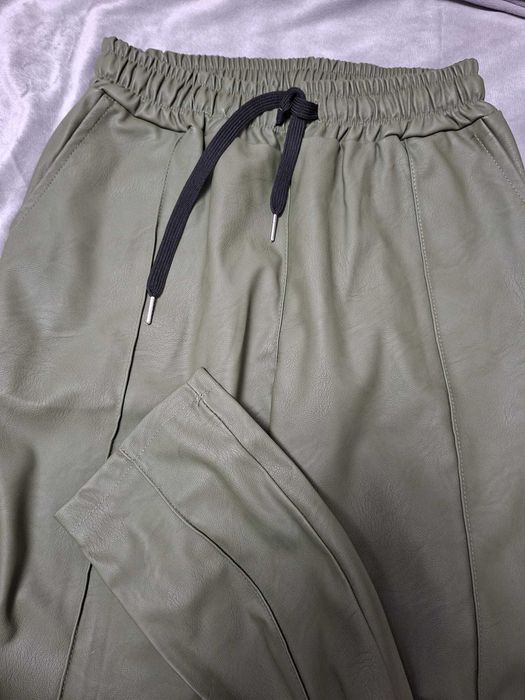 Pantaloni din piele ecologica marimea 38/M