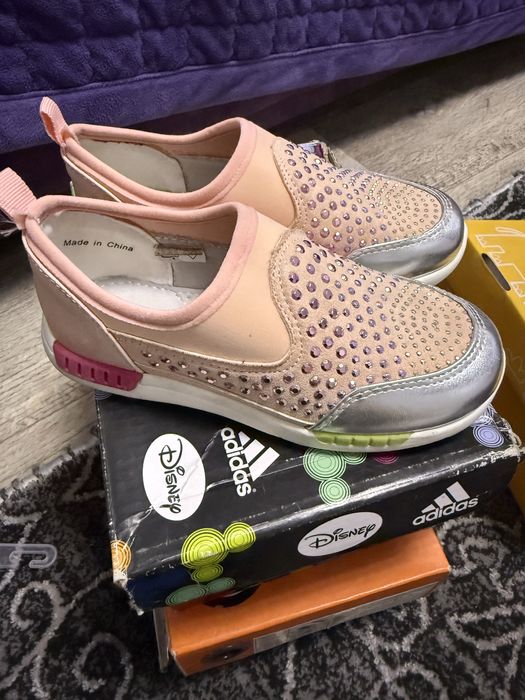 Продам обувь для девочки