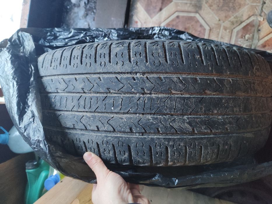 Продам резину 235/55/18