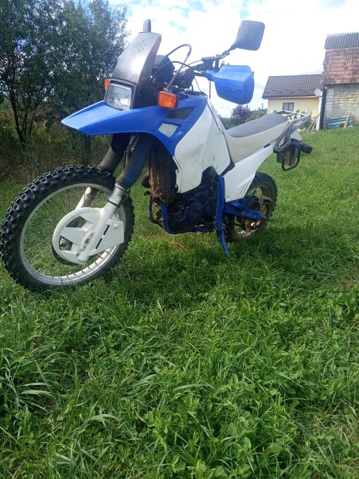 :: Suzuki DR 750::