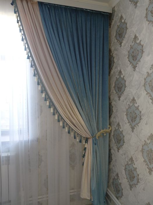 Зал пердесі арнайы тігілген