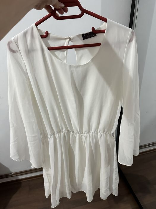 Rochie alba, cureaua cadou