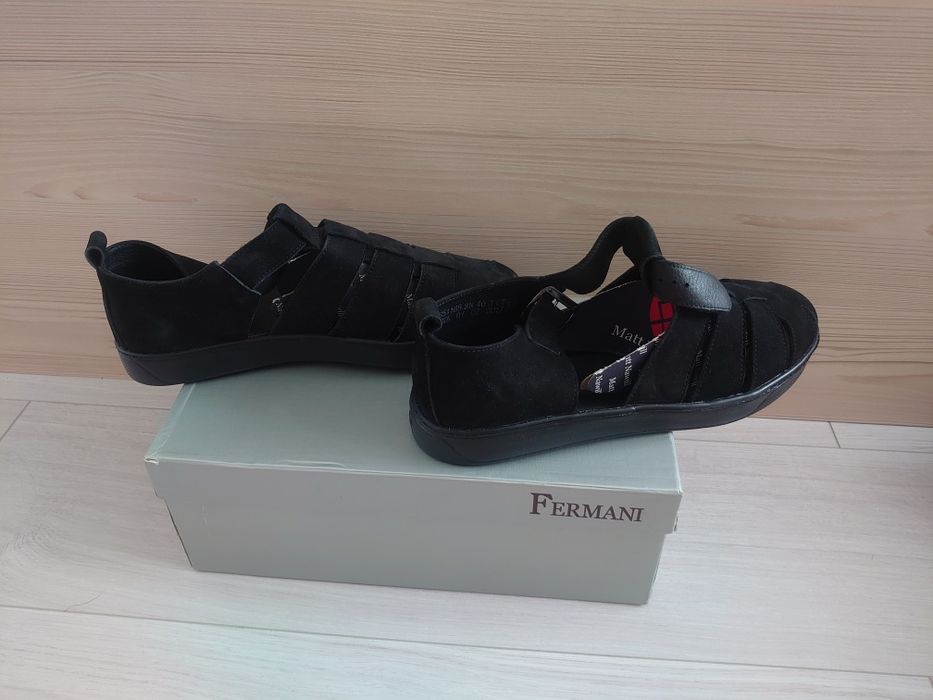 Продаю мокасины и сандалии