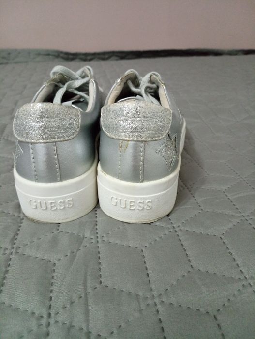 Adidași măsură 36 Guess