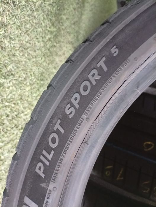 255 35 19 Michelin