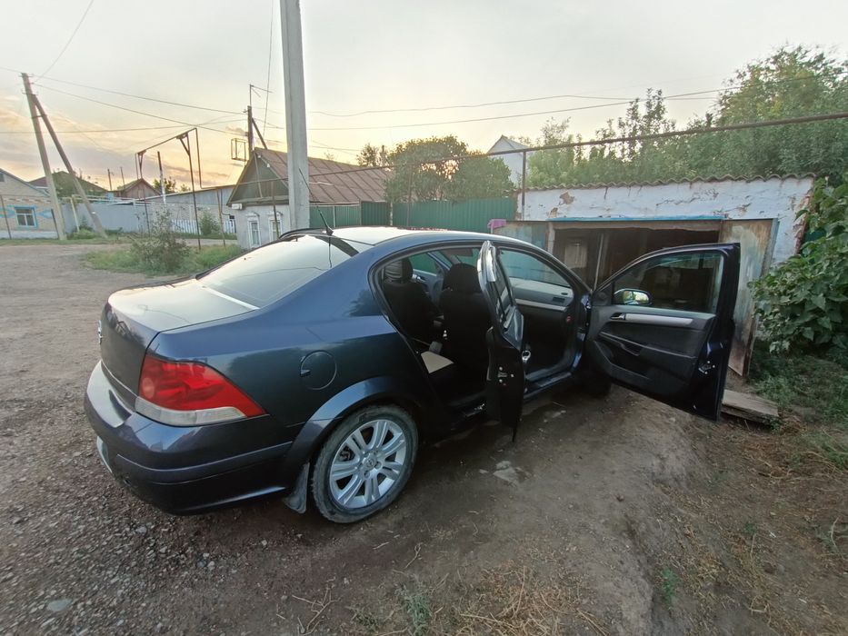 Продам машину Опель астра 2008 года.