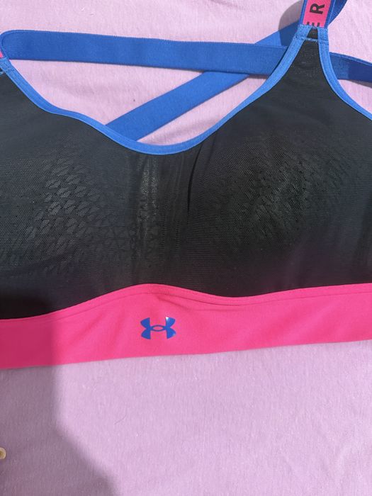 Спортно бюстие Under Amout