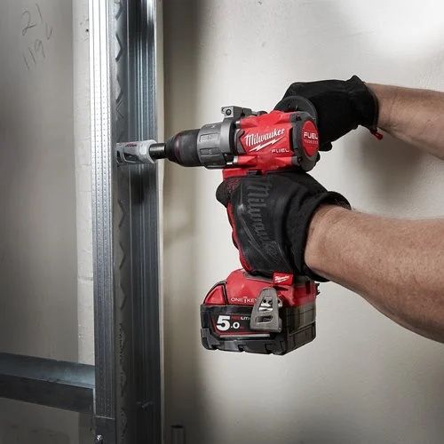 Masina găurit noua milwaukee m18onedd2 502x 2acum 5ah, încarc rapid
