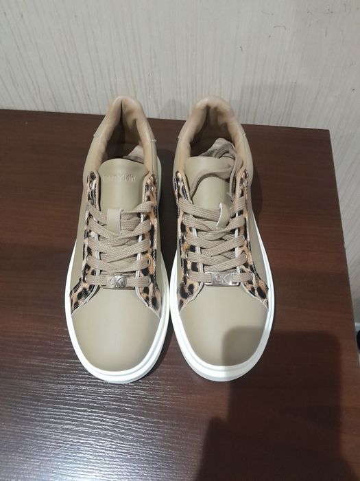 Продам женскую обувь