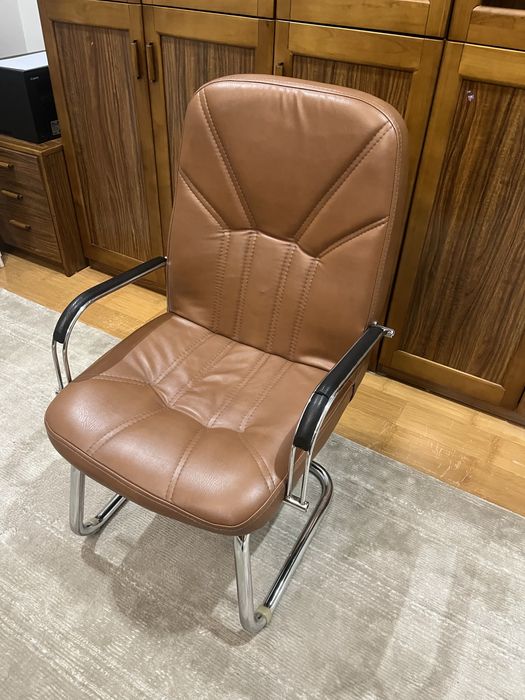 Кожаный стульчик