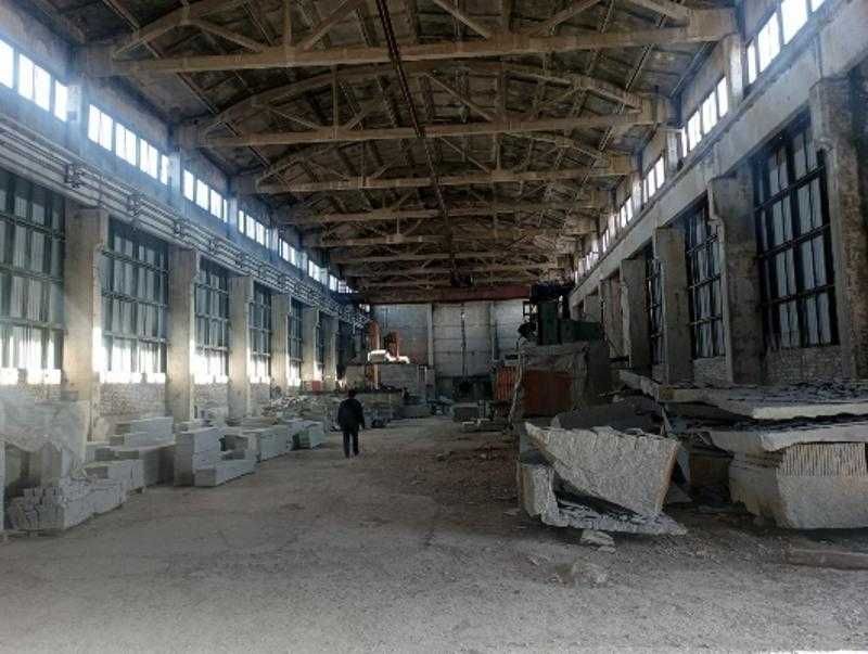 Qurilish mollari omborxonasi