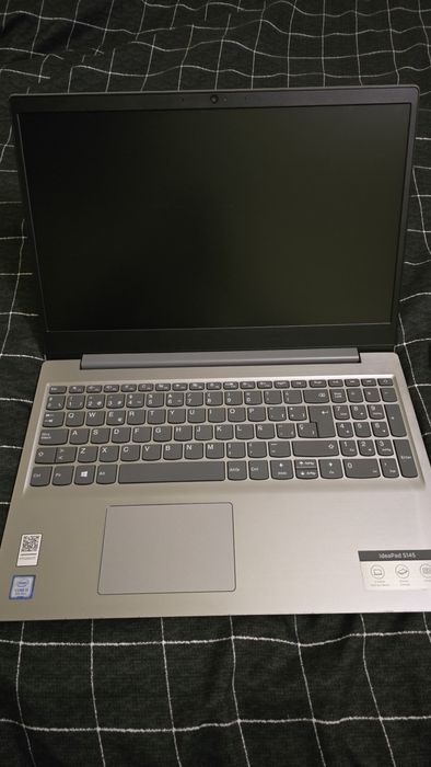 Lenovo IdeaPad S145 cu tastatura Spaniola