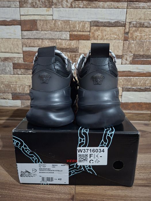 Versace chain reaction