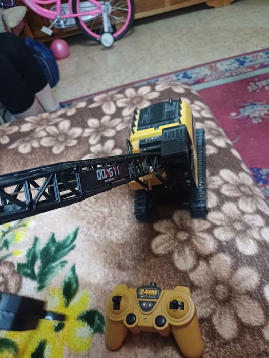 Продам подьемный кран на пульте.