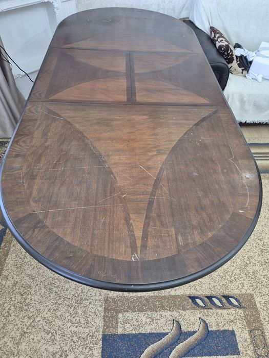 Продам стол гостийный