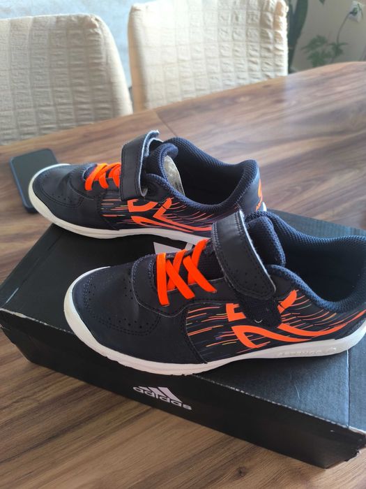 Лот от зимни сникърс на Адидас и маратонки