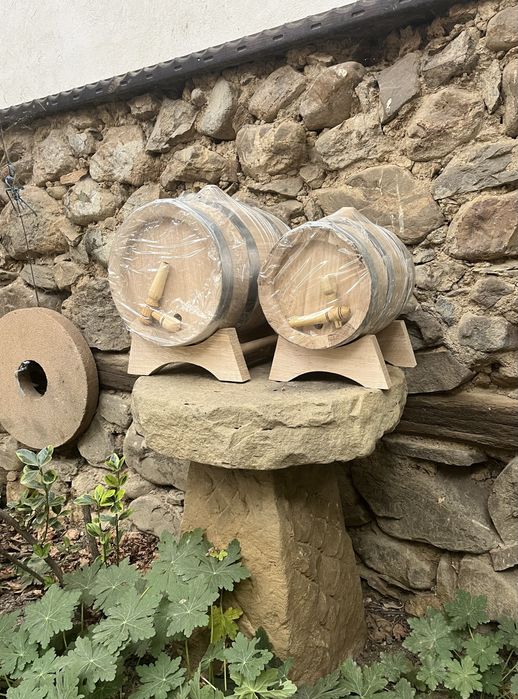 Дъбови бурета и бъчви