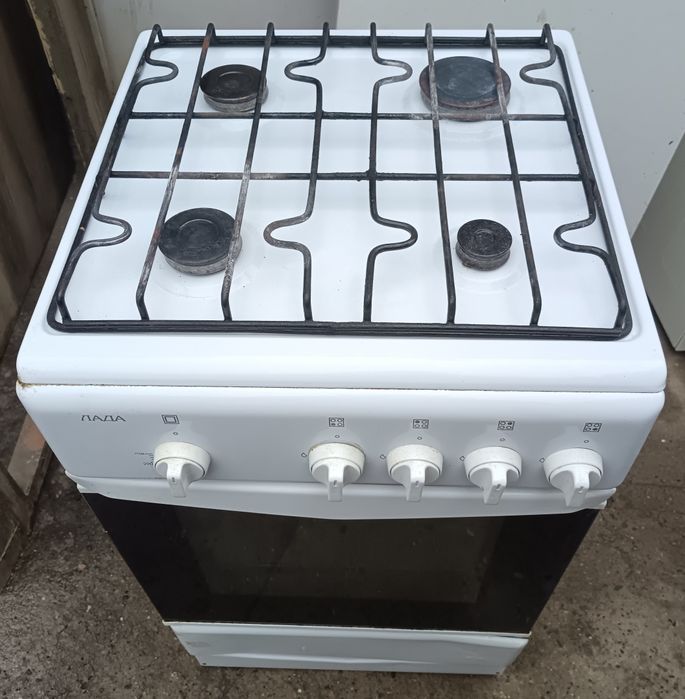Газовую плиту продам