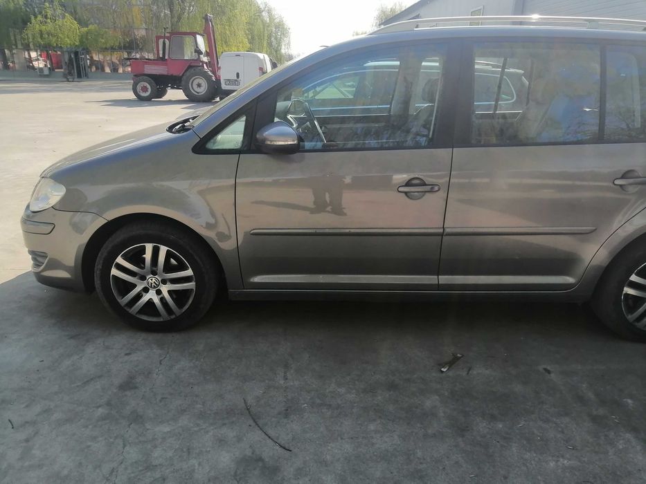 dezmembram volkswagen touran