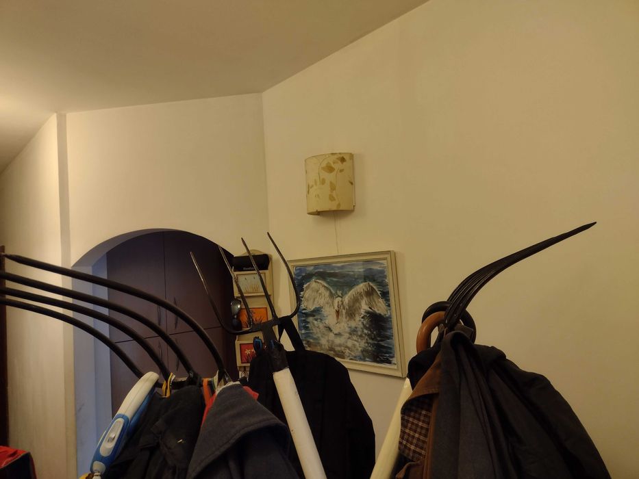 Дизайнерска закачалка за дрехи