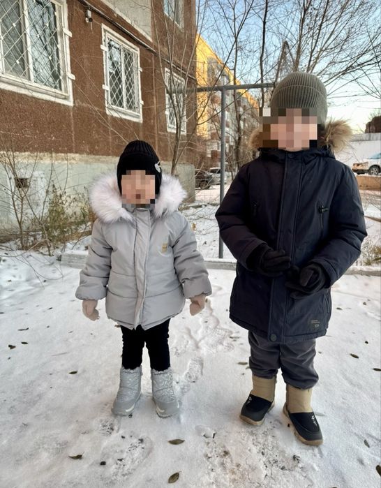 Продам зимние детские куртки