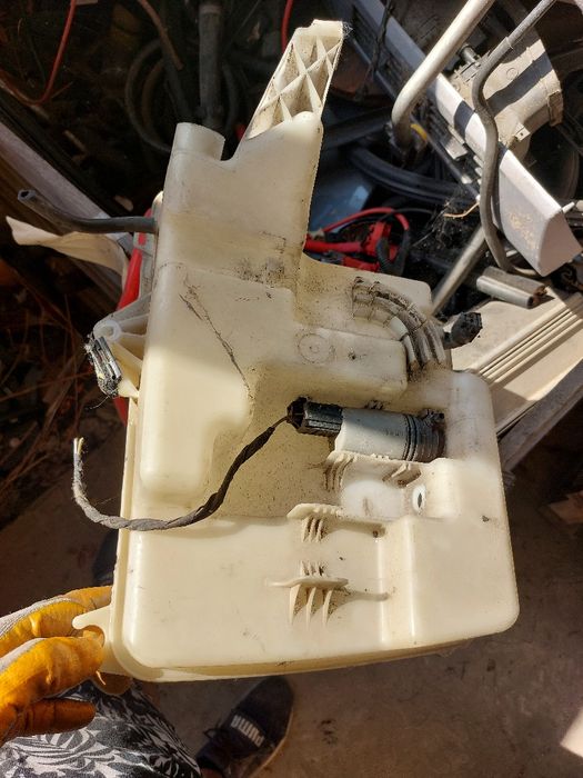 Казанче течност чистачки Бмв е60 520д 177кс е61 bmw e60 e61 520d n47