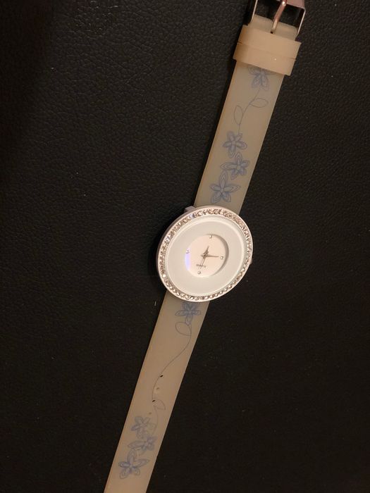 Наручные часы……..