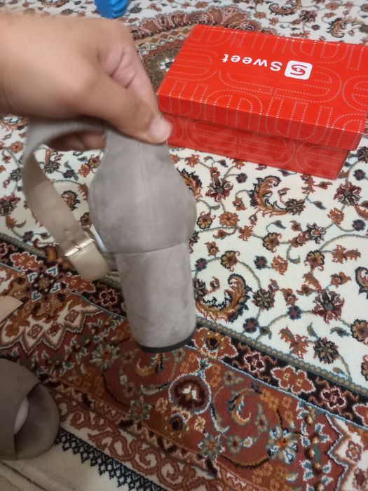 Qizlar tuflisi Italiya