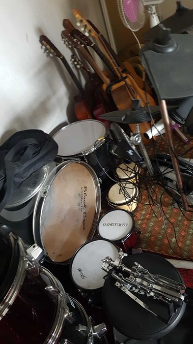 Барабани и Китари за ремонт от 40 лв. Китара 60 лв.